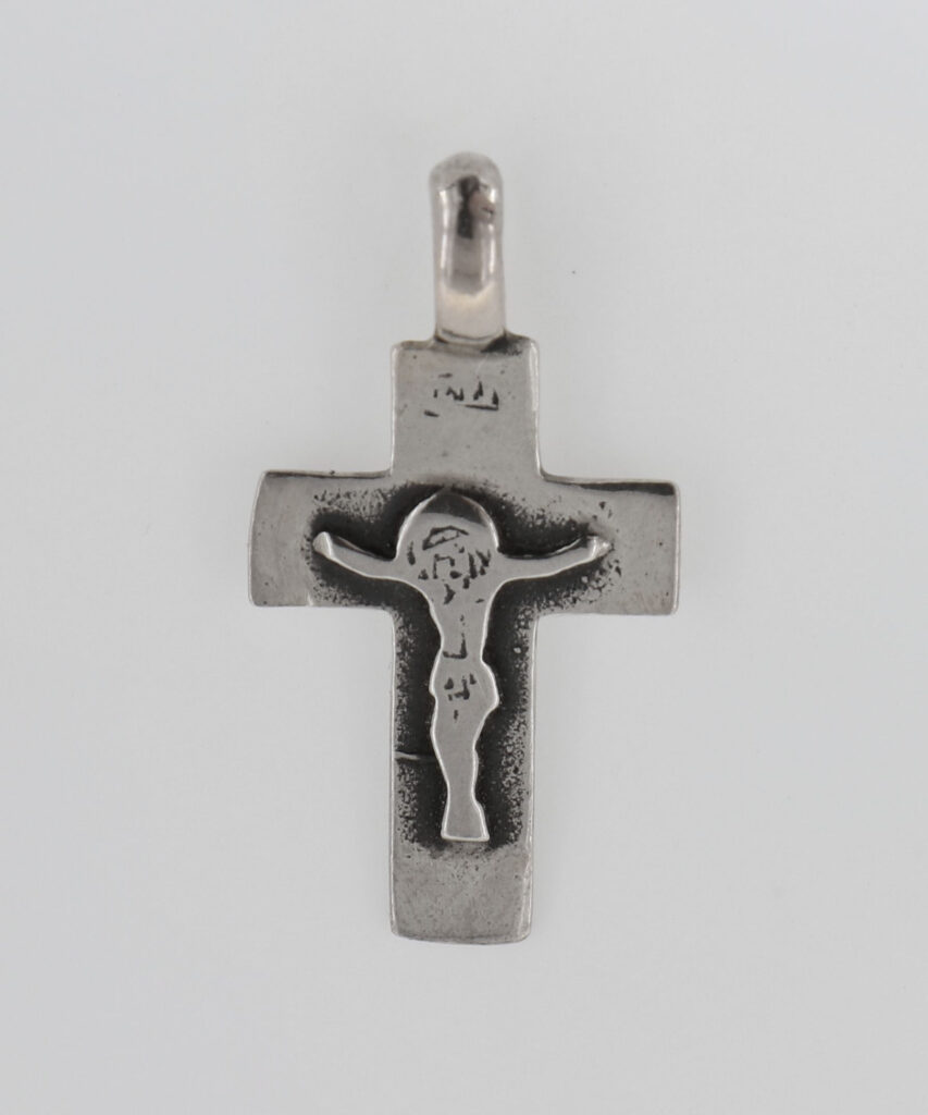Σταυρός Ασημένιος με εσταυρωμένο