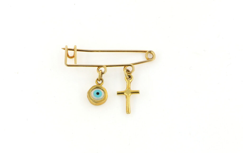 Παιδική καρφίτσα φίλντισι ματάκι με σταυρουδάκι από επιχρυσωμένο ασήμι 925.