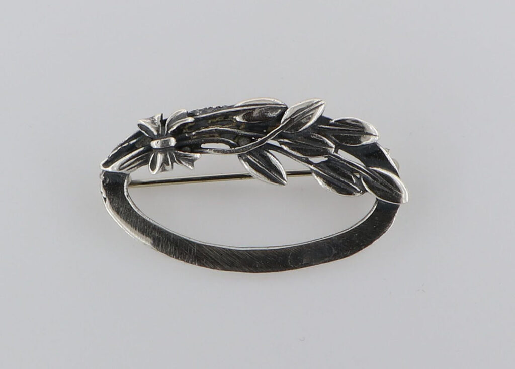 Καρφίτσα Ασημένια με μπουκετάκι