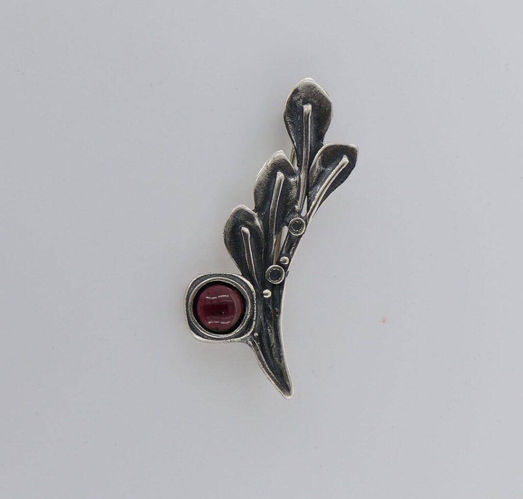 Καρφίτσα Ασημένια κρίνος με γρανάδα