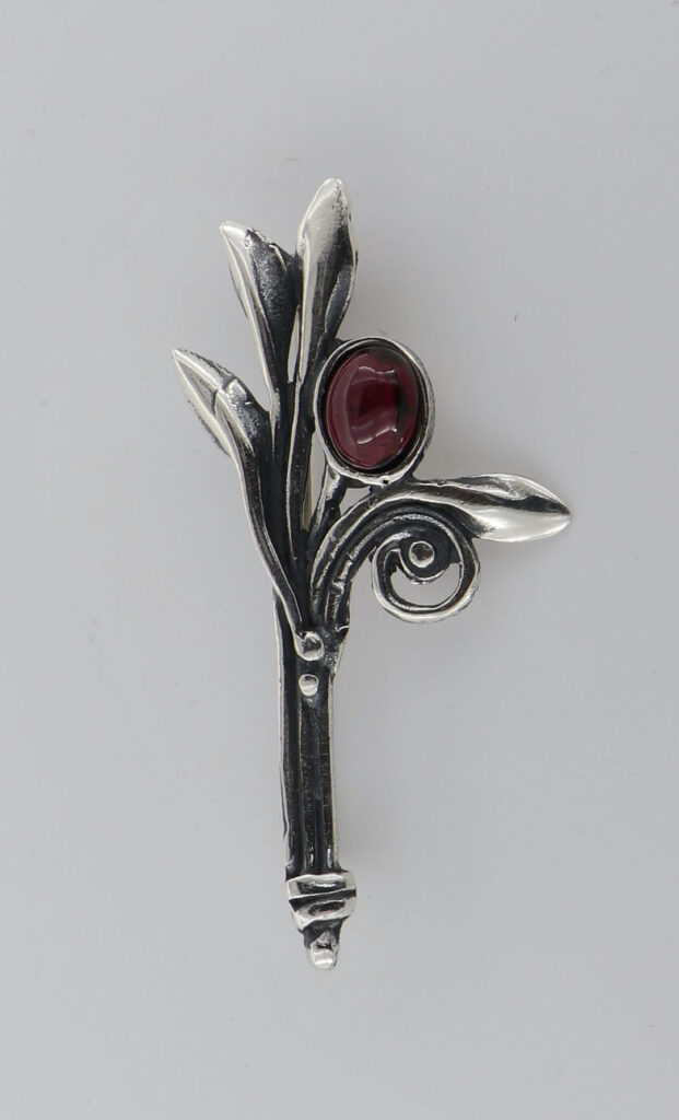 Καρφίτσα Ασημένια κρίνος με γρανάδα