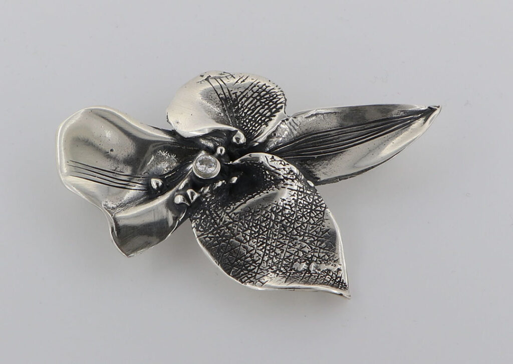 Καρφίτσα Ασημένια με φύλλο και ζιργκόν