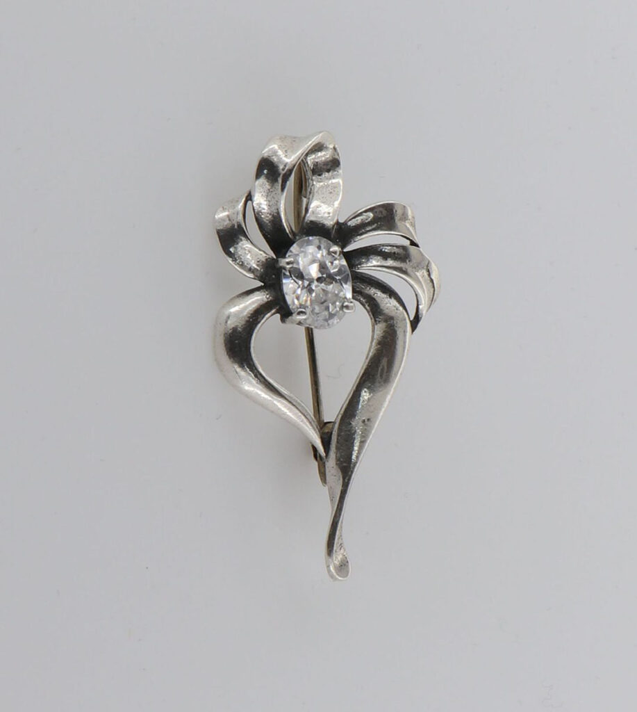 Καρφίτσα Ασημένια με δέσιμο και ζιργκόν