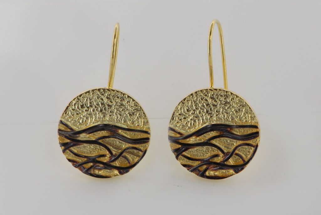 Σκουλαρίκια επίχρυσα από ασήμι 925.