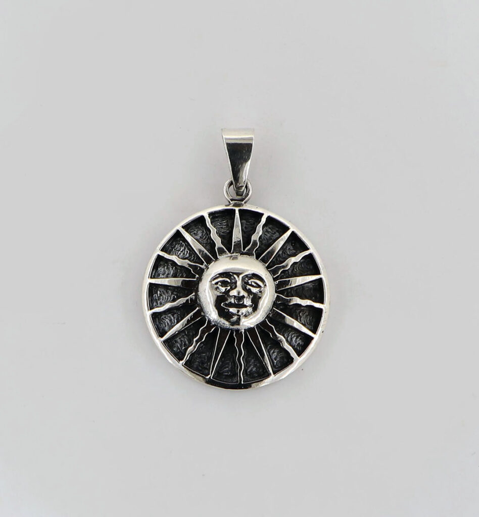 Μενταγιόν από ασήμι 925.